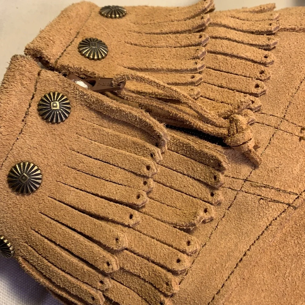 Minnetonka almost NEW ankle moccasins w/fringe